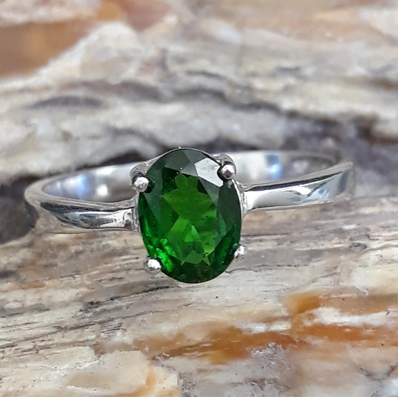 Green Chrome Diopside Ring - Picture 4 of 9